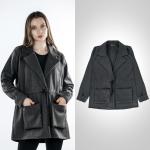 Jacket with long sleeves, front pockets and drawstrings