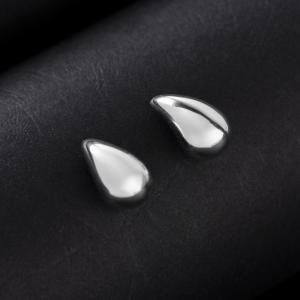 أقراط اصطناعية على شكل دمعة أنيقة، خفيفة الوزن، ومتعددة الاستخدامات